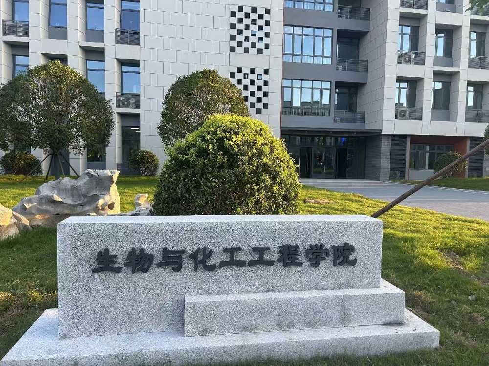 长泰区扬州职业大学体育场高杆灯项目